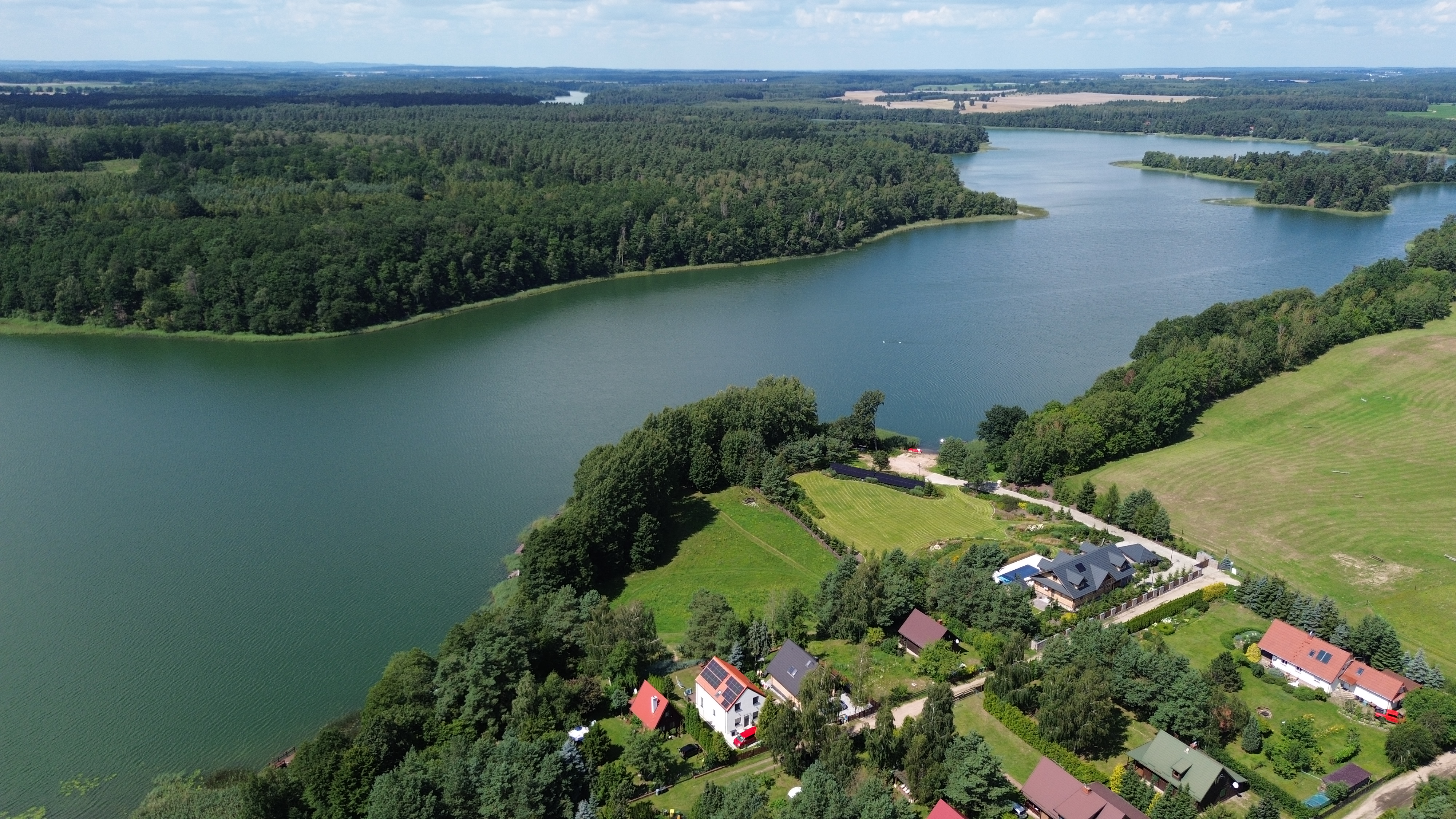 GajaHouse z lotu ptaka — jezioro Mielno