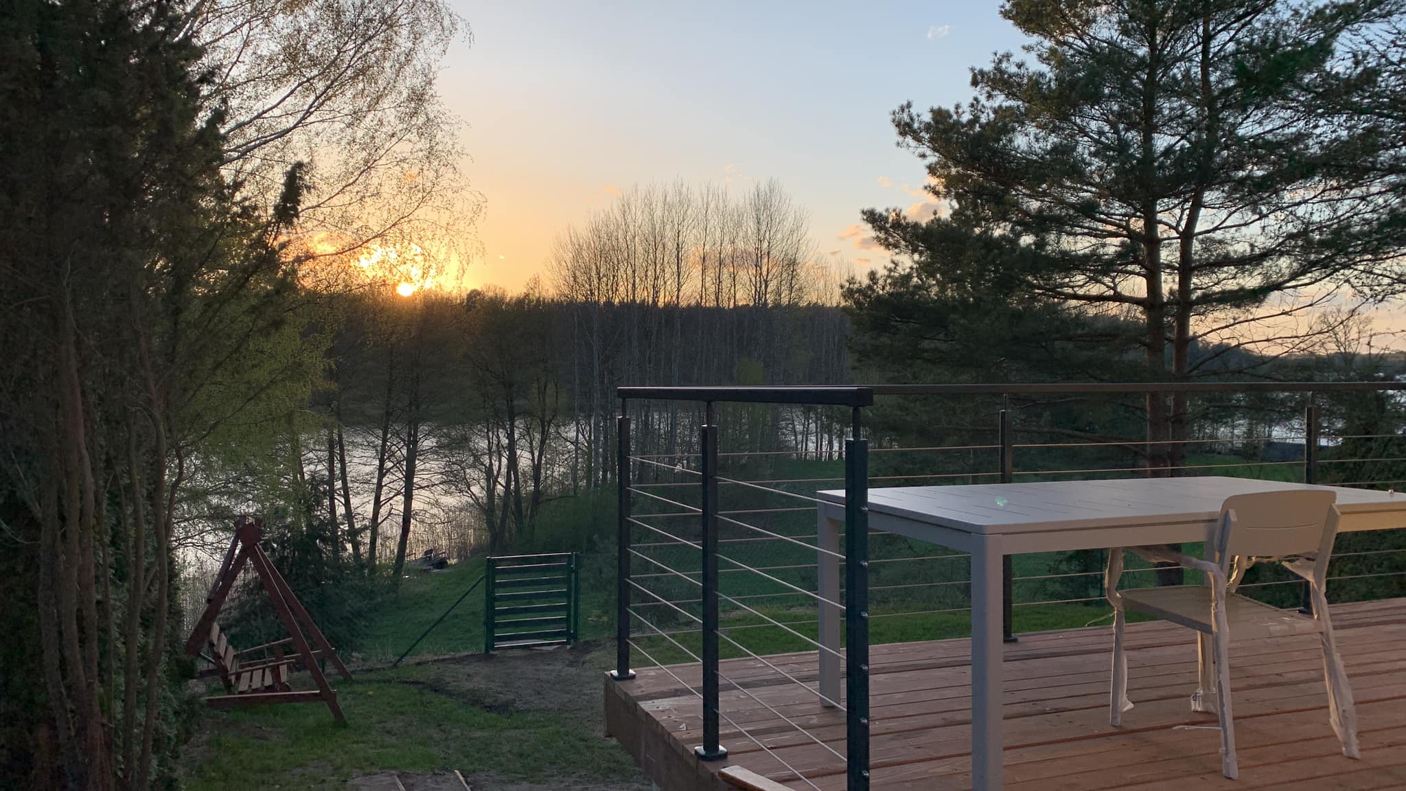GajaHouse — widok z tarasu o zachodzie słońca